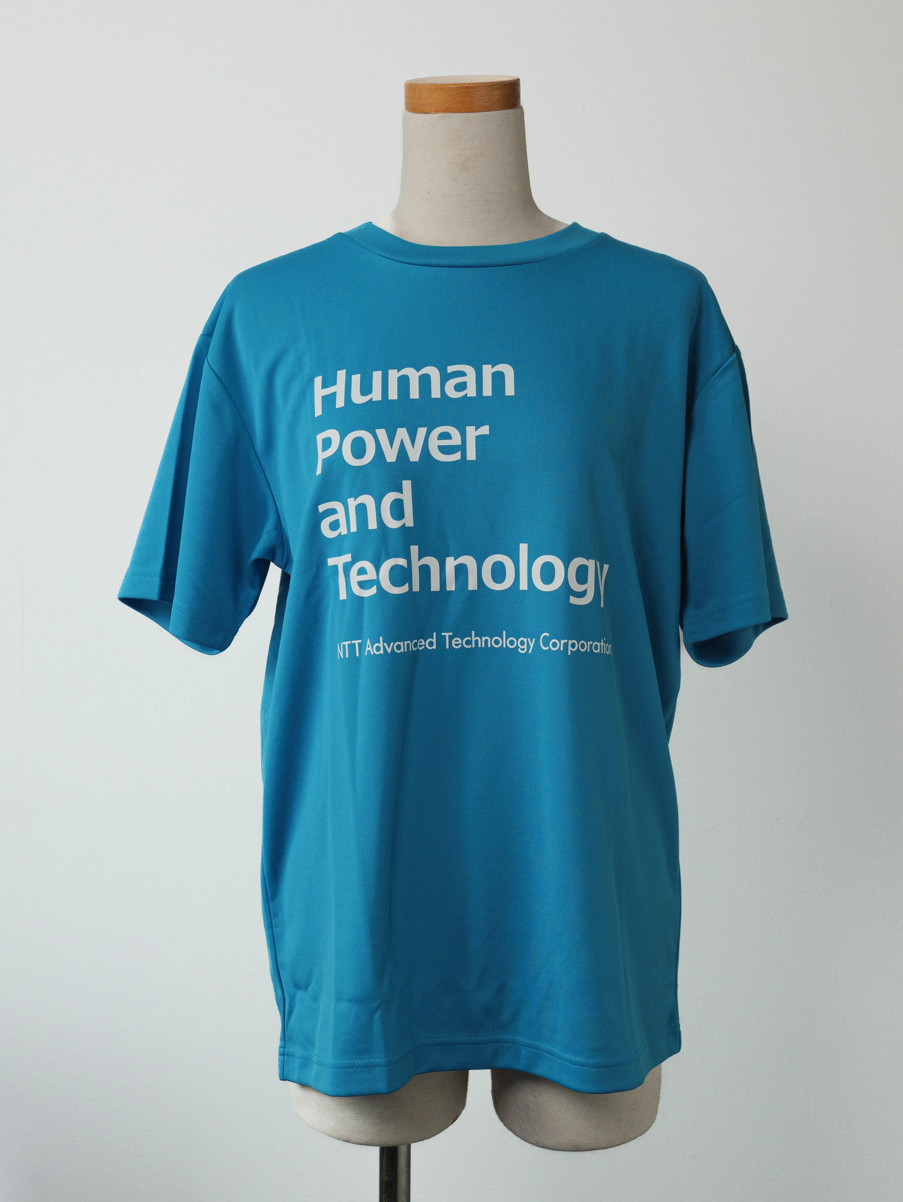 青いTシャツ